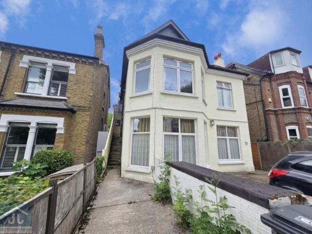 Palace Road, London, SW2 3JX 2 bed flat to rent £1,850 pcm £427 pw