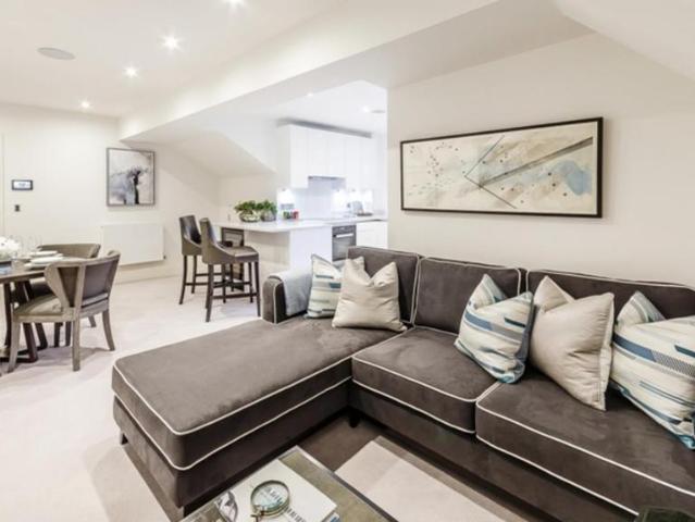 Palace Wharf, 6 23 Rainville Road, London, W6 9UF, United Kingdom | 2 bed apartment for rent #139267120 | Rentberry