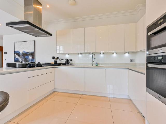 Palace Wharf, Hammersmith, London, W6 2 bed flat to rent £4,724 pcm £1,090 pw