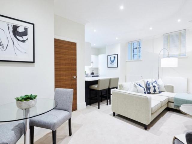 Palace Wharf, London W6 1 bed apartment to rent £2,773 pcm £640 pw