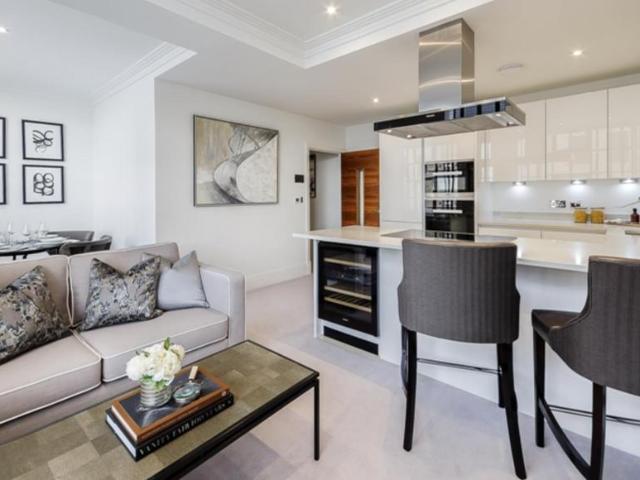 Palace Wharf, London 2 bed flat to rent £4,160 pcm £960 pw