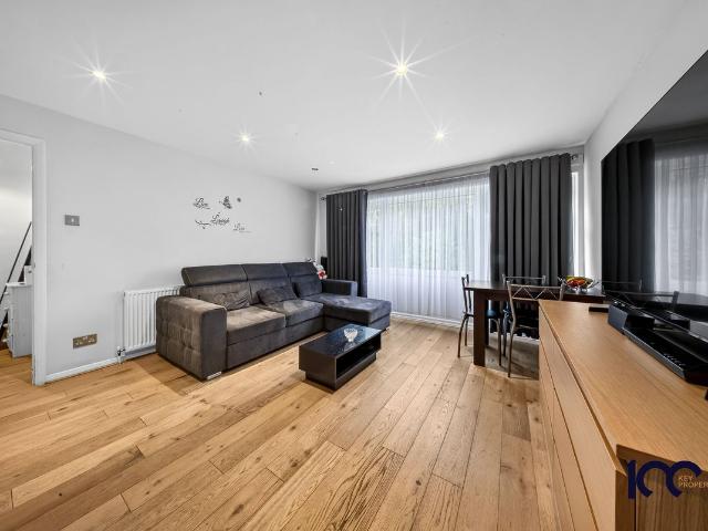 Palace View, London SE12, 2 bed flat to rent, £1,700 pcm | PrimeLocation