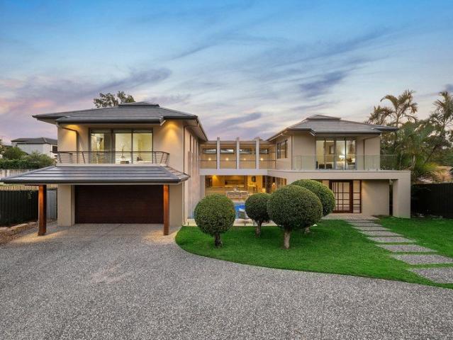 Palatial family home on 1,283sqm at 'Long Pocket'