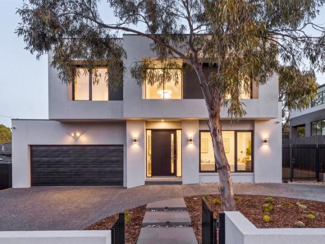PALATIAL LUXURY IN A PREMIER SCHOOL PRECINCT