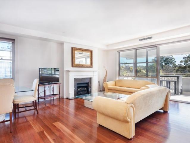 Palatial North Facing Apartment Over 55's