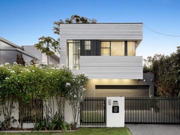 Palatial riverfront retreat at high side Chelmer