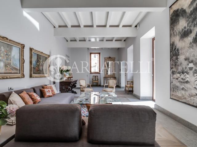 Palazzetto cielo terra di circa 450 mq commerciali con ascen. 451m² Roma