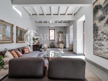 Palazzetto cielo terra di circa 450 mq commerciali con ascen. 451m² Roma