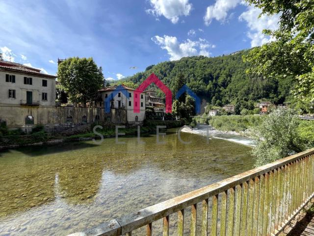 Palazzi in vendita a Bagni di Lucca, Ponte a Serraglio