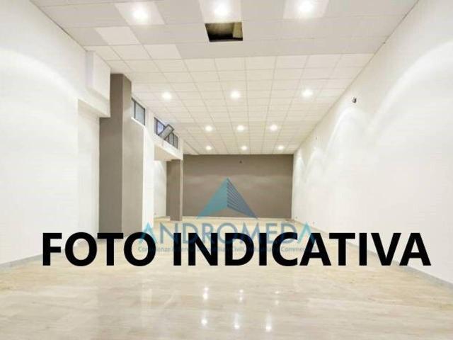 Palazzina commerciale in affitto a Marigliano