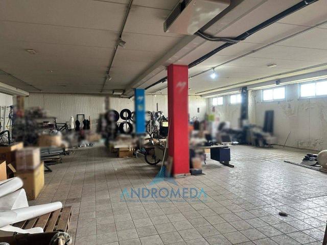 Palazzina commerciale in affitto a Marigliano