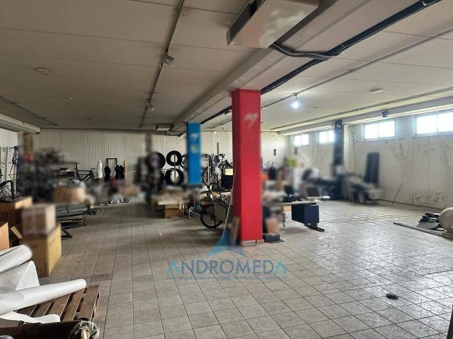 Palazzina commerciale in affitto a Marigliano