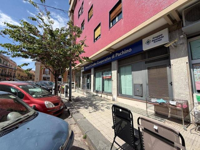 Palazzina commerciale in affitto a Messina