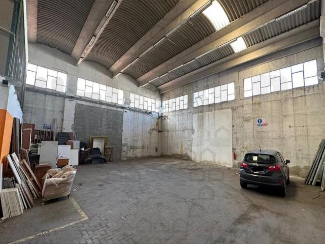 Palazzina commerciale in affitto a Messina