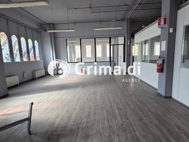 Palazzina commerciale in affitto a Milano