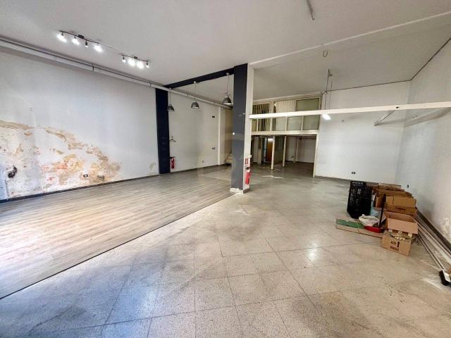 Palazzina commerciale in affitto a Misterbianco