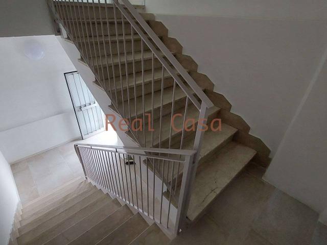 Palazzina commerciale in affitto a Modena
