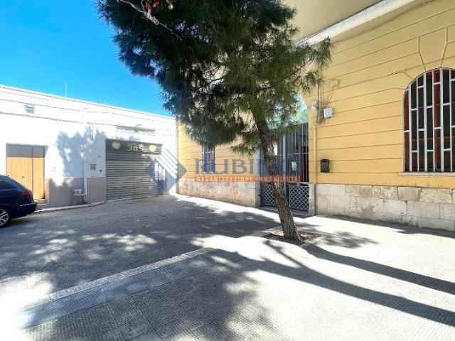 Palazzina commerciale in affitto a Modugno