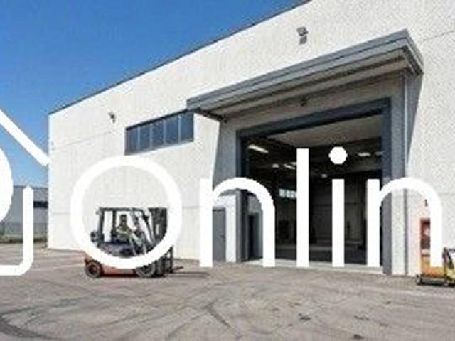 Palazzina commerciale in affitto a Montale