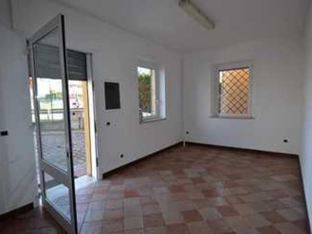 Palazzina commerciale in affitto a Monteprandone