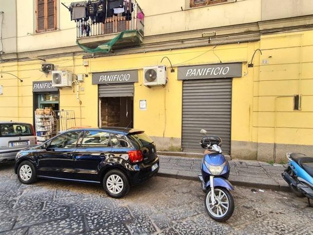 Palazzina commerciale in affitto a Napoli