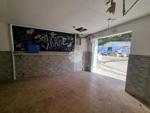 Palazzina commerciale in affitto a Napoli