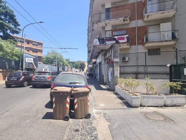 Palazzina commerciale in affitto a Napoli