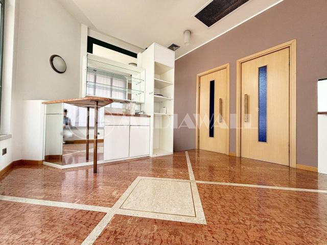 Palazzina commerciale in affitto a Aviano