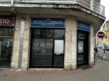 Palazzina commerciale in affitto a Alessandria