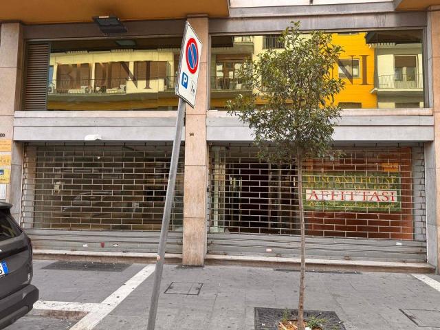 Palazzina commerciale in affitto a Arezzo