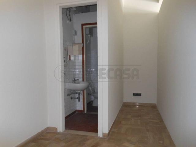 Palazzina commerciale in affitto a Bassano Del Grappa