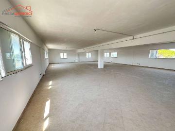 Palazzina commerciale in affitto a Bari