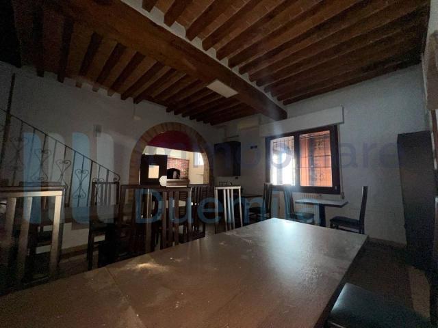 Palazzina commerciale in affitto a Baricella
