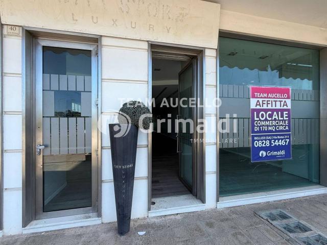 Palazzina commerciale in affitto a Bellizzi