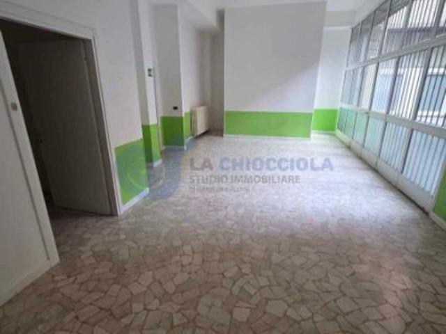 Palazzina commerciale in affitto a Bologna