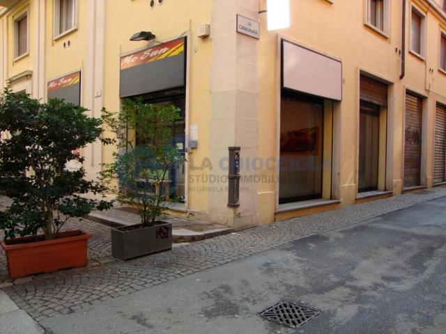 Palazzina commerciale in affitto a Bologna