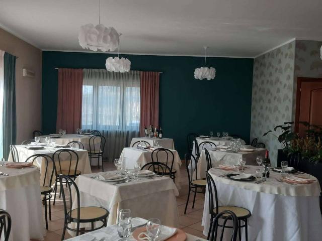 Palazzina commerciale in affitto a Bricherasio