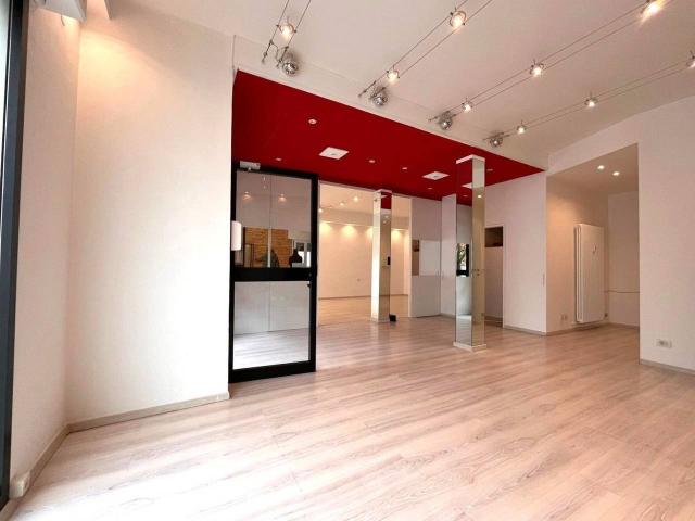Palazzina commerciale in affitto a Calderara Di Reno