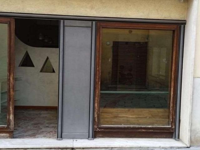 Palazzina commerciale in affitto a Cannara