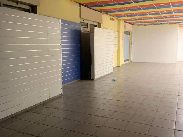 Palazzina commerciale in affitto a Casavatore