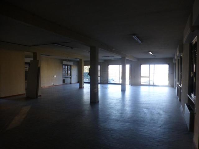 Palazzina commerciale in affitto a Capannori
