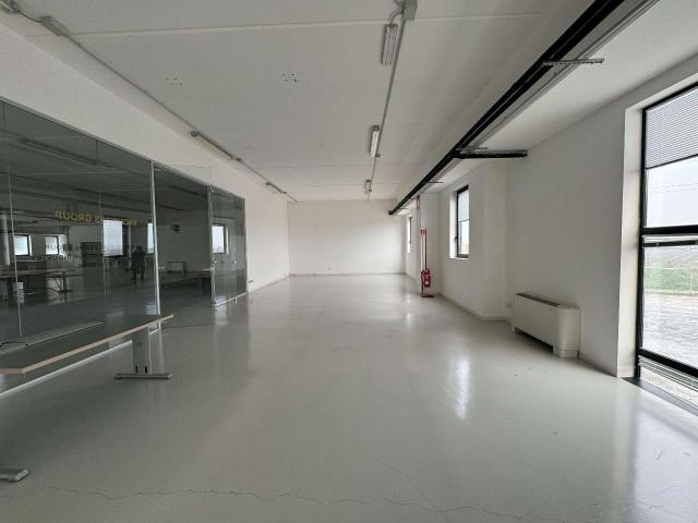 Palazzina commerciale in affitto a Centallo