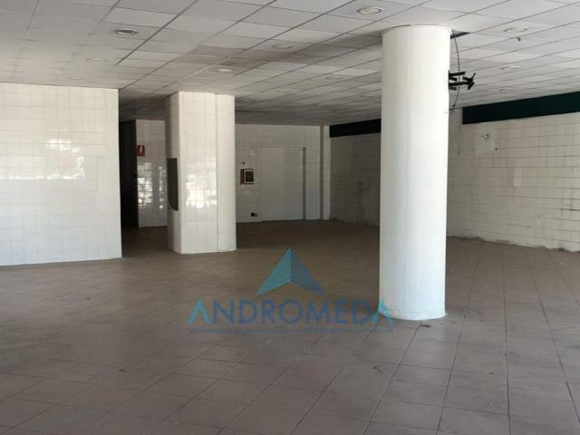 Palazzina commerciale in affitto a Cercola