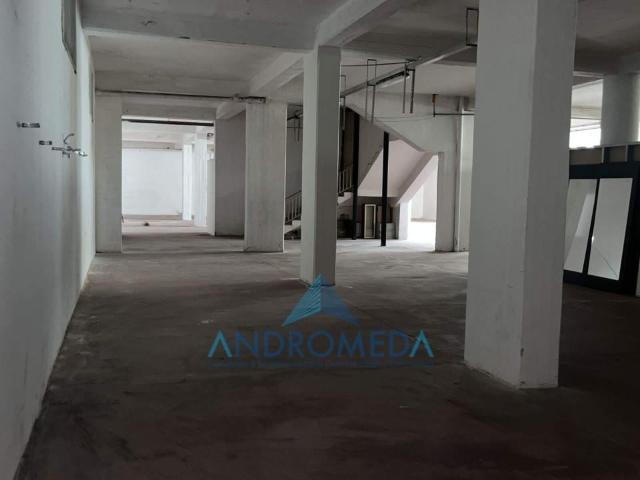 Palazzina commerciale in affitto a Cercola