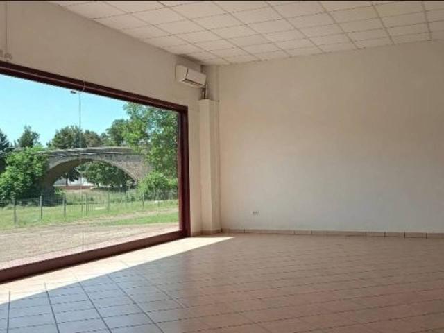 Palazzina commerciale in affitto a Cortona