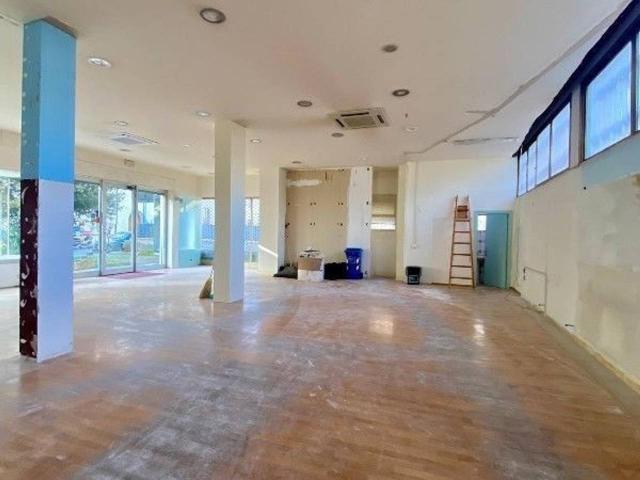 Palazzina commerciale in affitto a Empoli