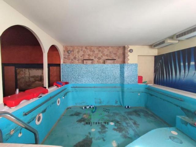 Palazzina commerciale in affitto a Fano