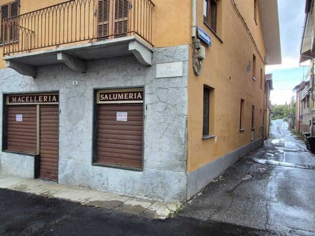 Palazzina commerciale in affitto a Foglizzo