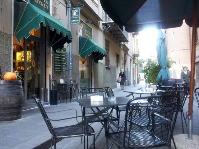 Palazzina commerciale in affitto a Genova