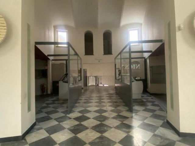 Palazzina commerciale in affitto a Genova
